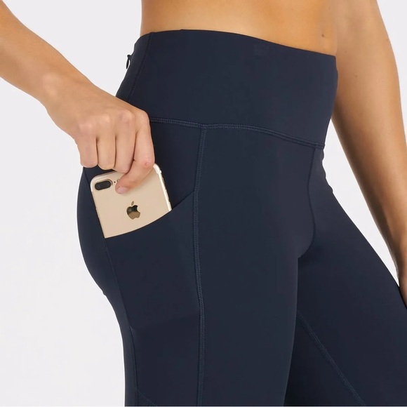 Vuori Stride Legging Navy Blue- Ink Size: Medium - Picture 9 of 9